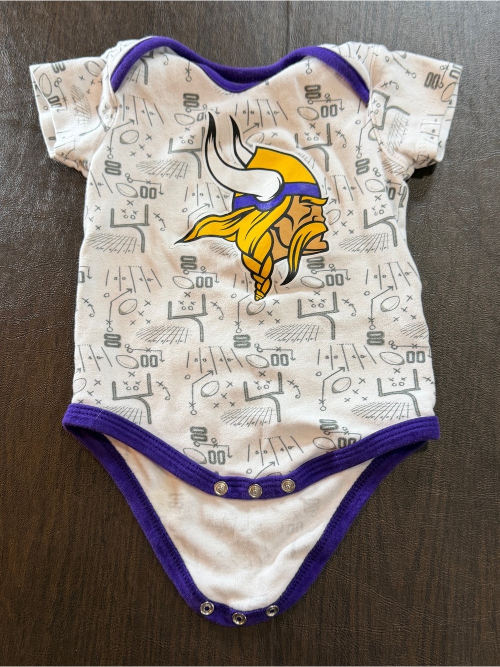 NFL Minnesota Vikings White with Purple Trim Snap Closure Onesie Sz 12M